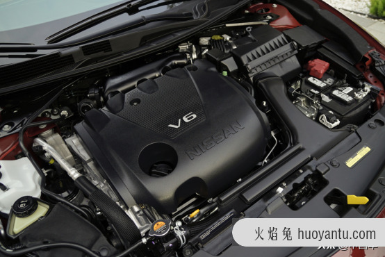 Auto史记 | 还记得曾经的日产豪华大V8西玛吗？