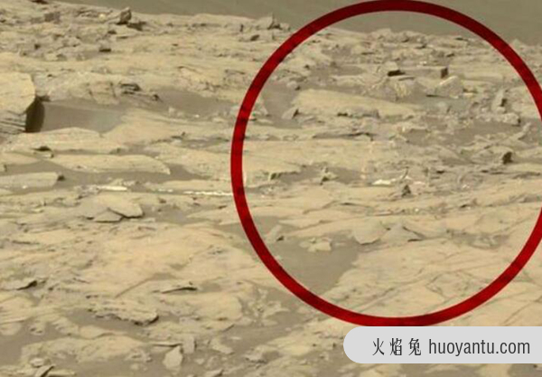 好奇号在火星发现奇特外星人?全副武装隐隐挑衅地球