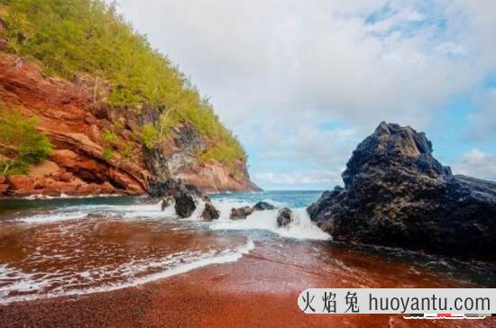 盘点世界十大奇特海滩，艳遇圣地粉色海滩美到令人窒息