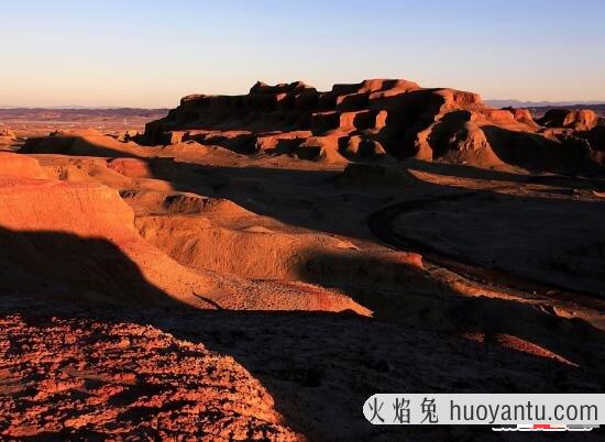 揭秘新疆魔鬼城之谜，沙漠传来诡异嚎叫声(风声造成)