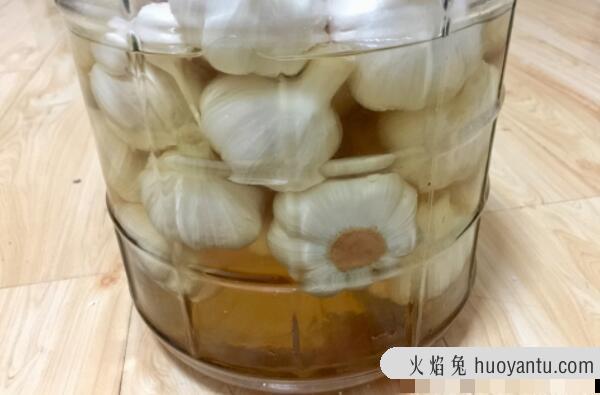 大蒜泡什么吃壮如牛，大蒜泡酒（两者泡2月喝了可以壮阳）