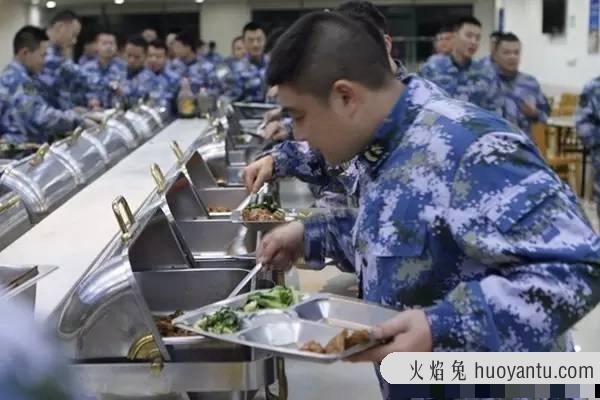 潜艇兵可怕的水下生活 空间密闭不知昼夜气味令人作呕