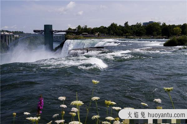 世界上水流量最大的瀑布 尼亚加拉大瀑布（典型跨国瀑布）