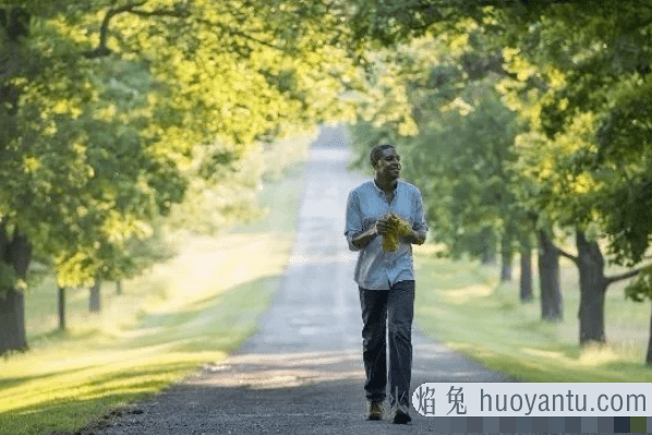 高血压的注意事项：饮食要清淡(可以做些强度较小的运动)