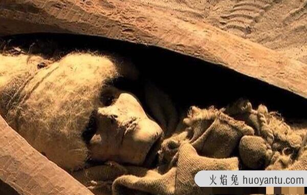 中国出土最漂亮的干尸：3800年的小河公主，出土带微笑