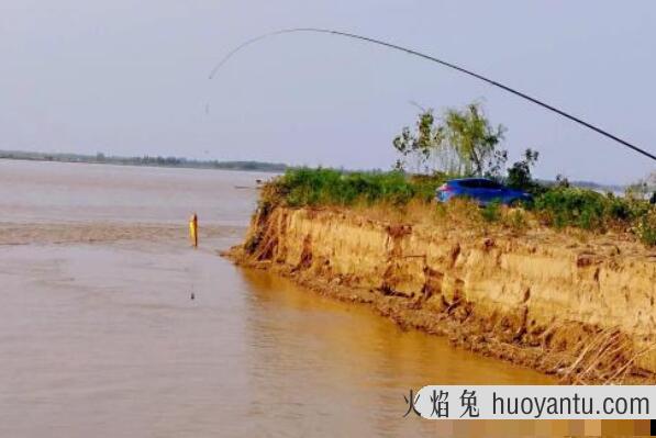 河水浑浊能钓鱼吗：能钓鱼(使用味浓色亮的钓饵)