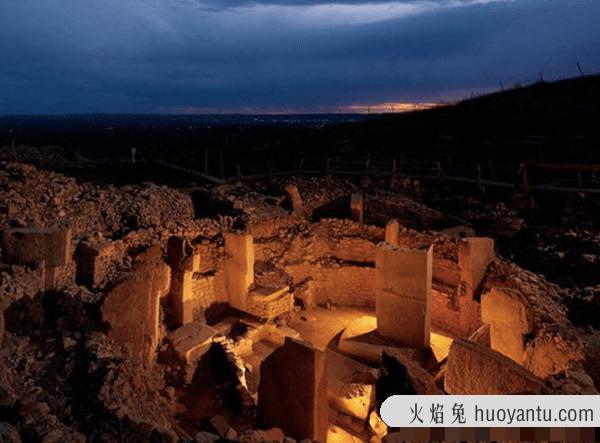 世界十大历史未解之谜,复活岛巨石雕像原来全是遗骸