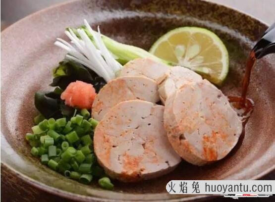 红鬼笔又叫做鸡屎菌，外形长得像鸡鸡男人吃了能壮阳