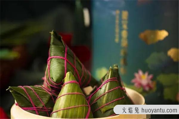 端午节的风俗：吃粽子赛龙舟（都是传统习俗）