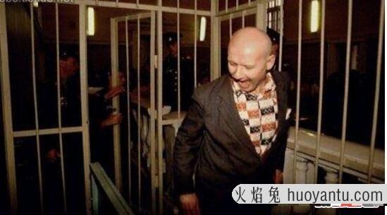 不举俄罗斯杀人狂Andrei Chikatilo，奸杀53人曾是教师