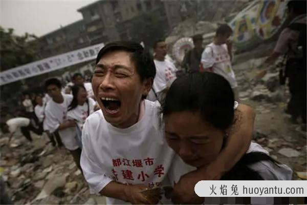 地震是因为什么原因引起的：板块运动岩层断裂（自然灾害）