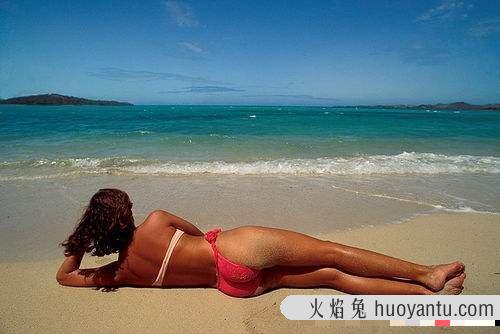 盘点世界十大天体浴场图片，男女全裸尽情狂欢(组图)