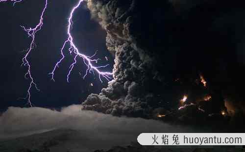 火山闪电怎么形成的